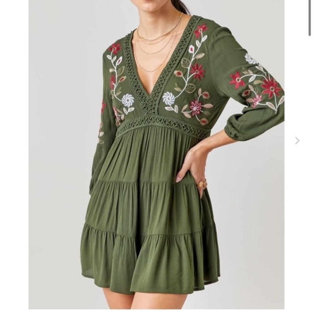 Mi Ami Jordina Dress Women Large Olive Green NWT Boho Floral Embroidered Mini
